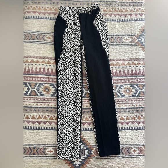 Western Ethics Black and White Print Jean with silver conchos - Picture 3 of 6